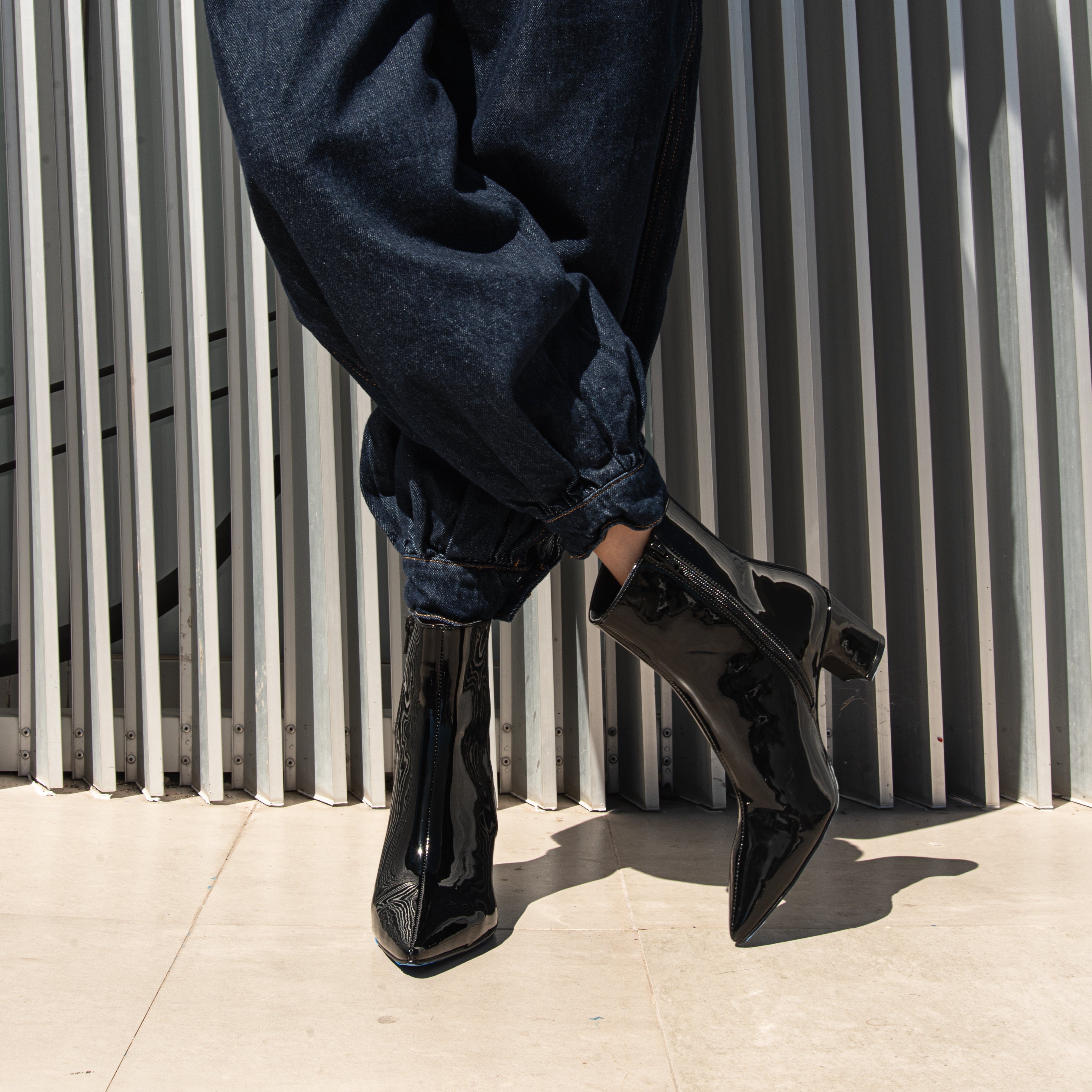 BOTÍN DANNA CHAROL NEGRO